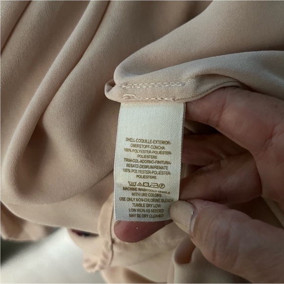 Free People Collared Chic Button Down Size Medium Blouse Beige and White GUC - Picture 9 of 9